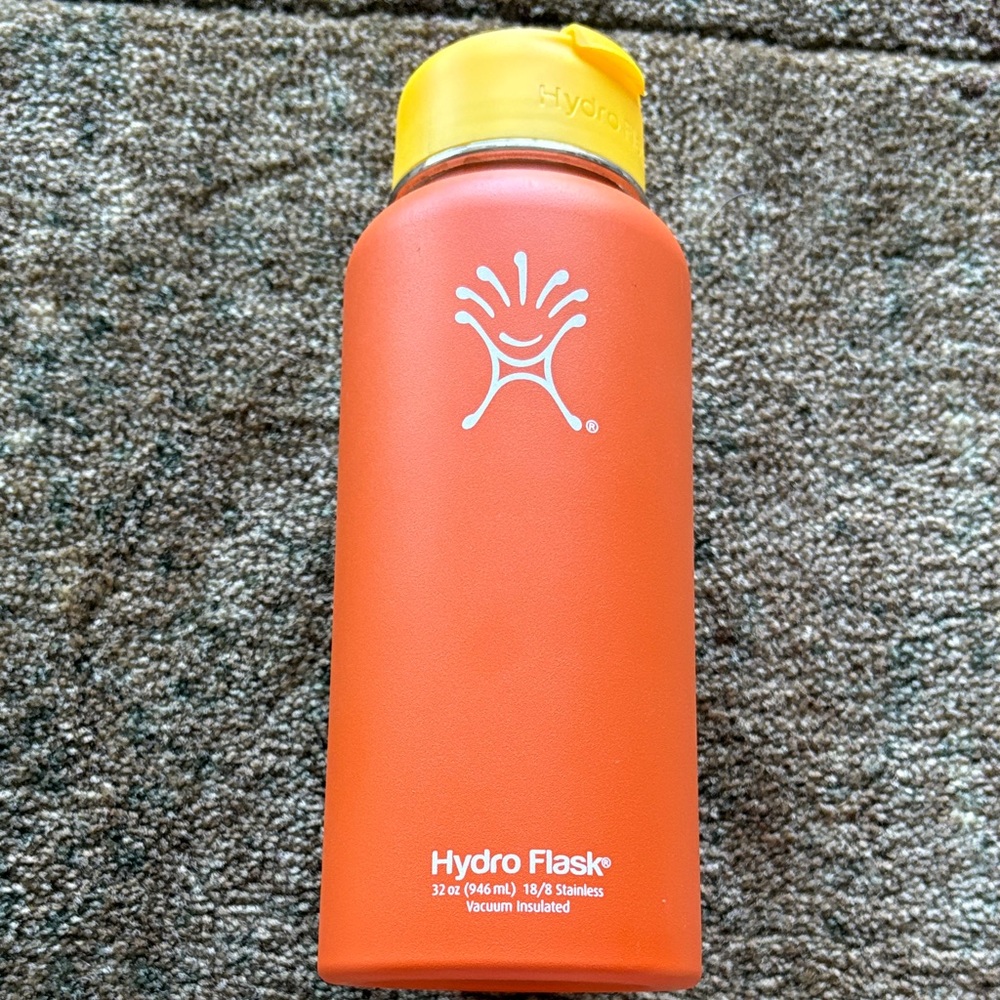 Hydro Flask Tangerine Bottle with Sunny Yellow Lid Large 32 ounces